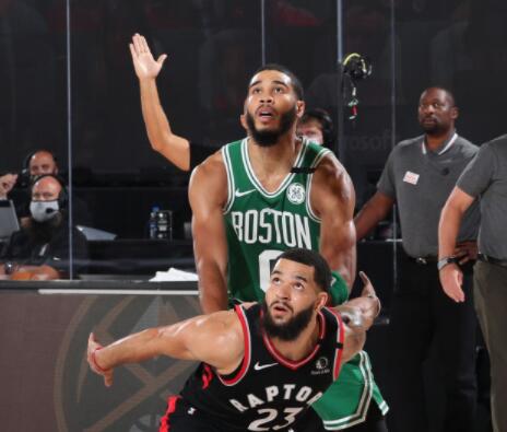  塔图姆35分绿军横扫猛龙  