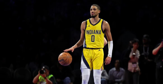  哈利伯顿全能表现步行者客场爆冷击败雄鹿