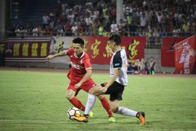  尼姆主场战平圣埃蒂安，保级大战握手言和各取一分